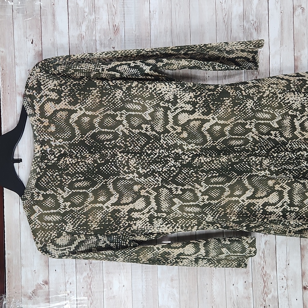 Harlow & Rose, khaki grn and creme, reptile pattern dress, Size M. - Picture 8 of 9